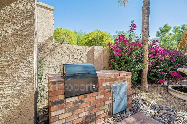 Building Photo - 10527 E Fanfol Ln