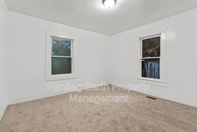 Building Photo - 4732 Court S