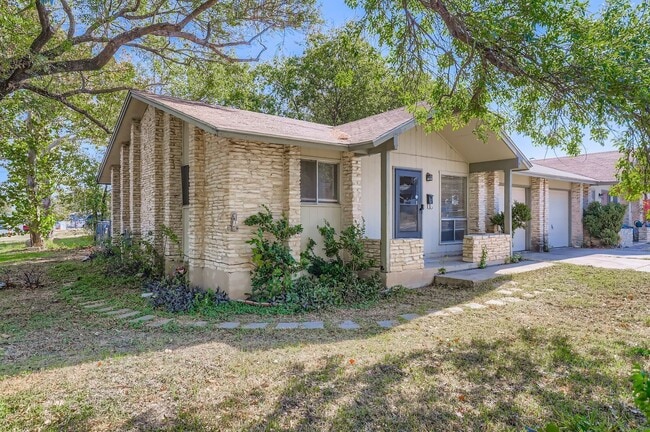 Building Photo - 1740 Rutland Dr