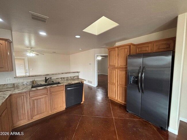 Building Photo - 5342 S San Pedro Ave