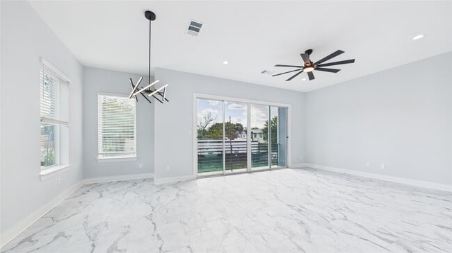 Building Photo - 3413 Daphne St