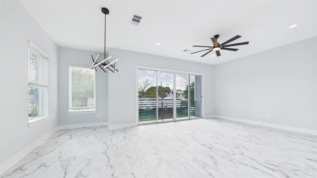 Building Photo - 3415 Daphne St