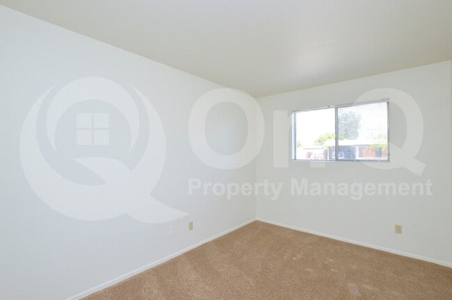 Building Photo - 713 E Campus Dr