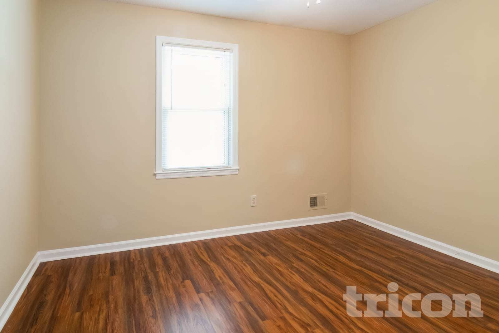 Building Photo - 208 Southampton Dr