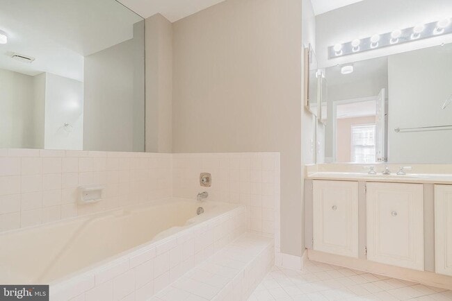 Building Photo - 3554 S George Mason Dr