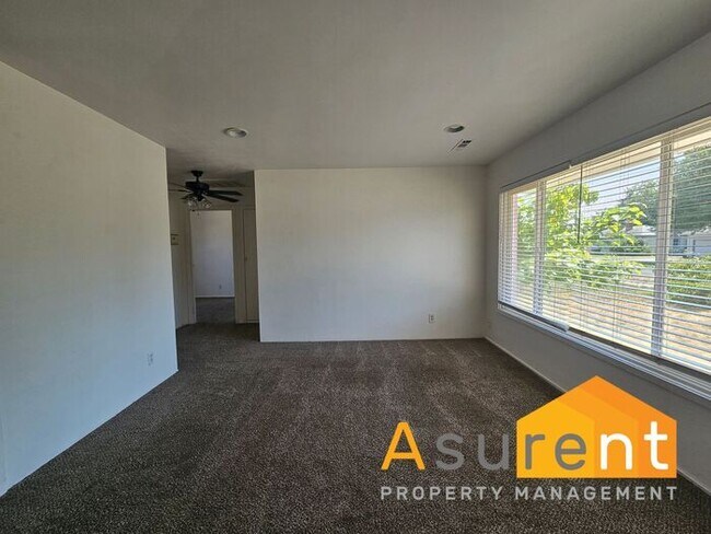 Building Photo - Spacious 3-Bedroom, 2-Bath Home in Convenient Medford Location