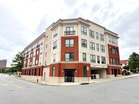 Building Photo - 411 W Washington St