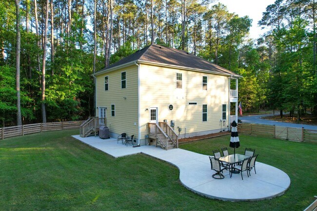 Building Photo - 4 Bedroom, 2.5 Bathroom Home in The Refuge at Ravenel - Ravenel
