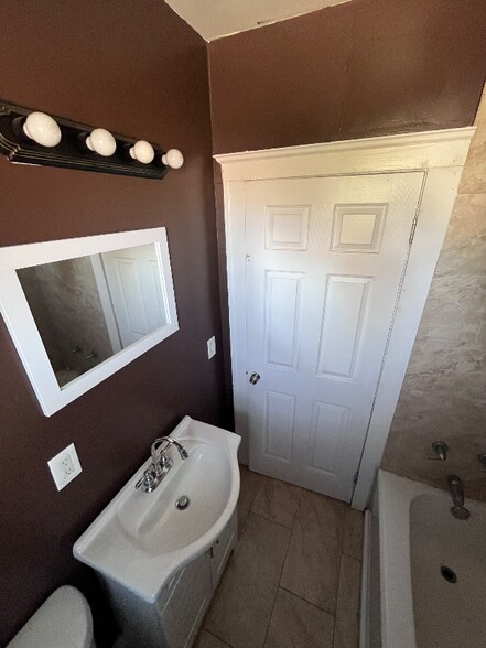 Building Photo - 8457 Cahalan St