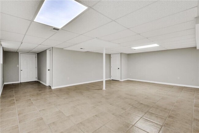 Building Photo - 4899 Raven Way NE