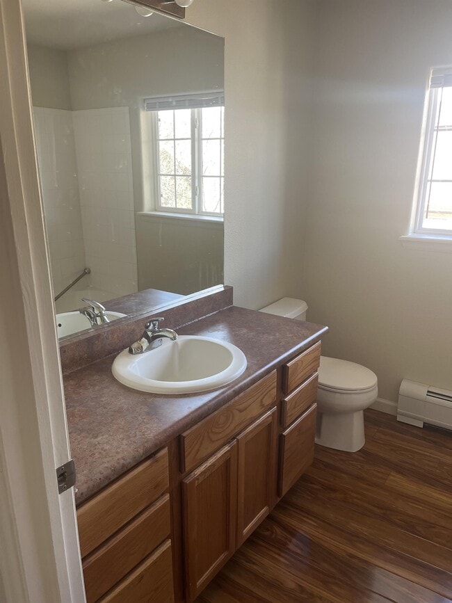 Building Photo - 608 River View Dr
