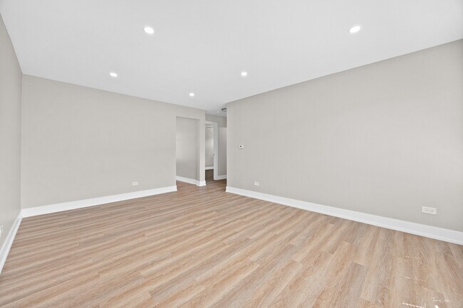 Building Photo - 4429 Prairie Ave