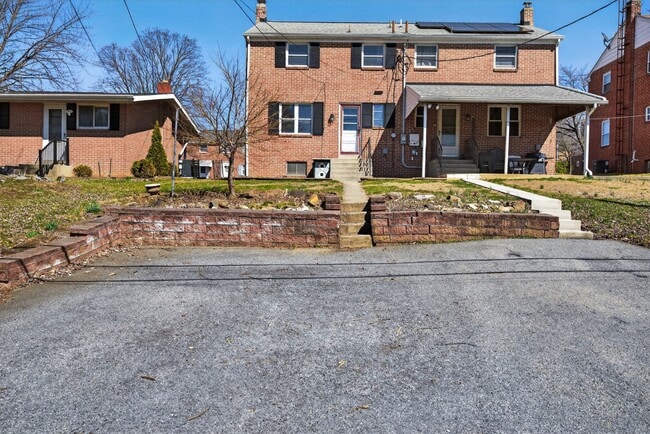 Building Photo - 608 Hershey Ave