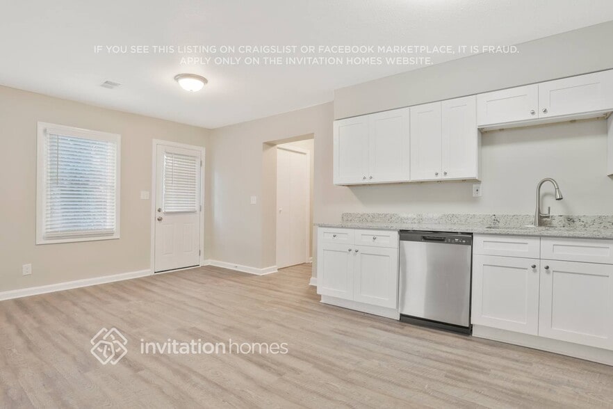 Building Photo - 3025 Catalina Dr