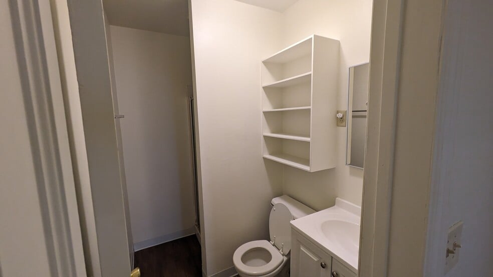 Building Photo - 980 NE C St