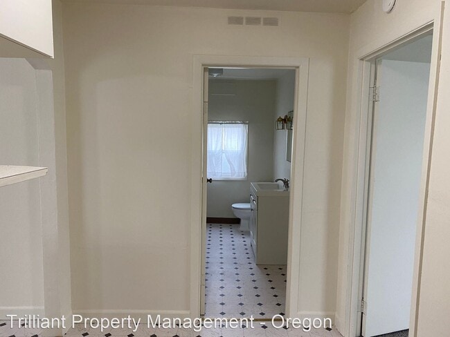 Building Photo - 2 br, 1 bath House - 9268 SE Mill St
