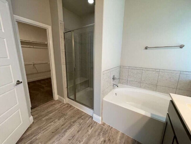 Building Photo - 281 Giddings Trl