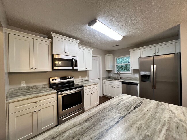 Building Photo - Four bedroom home in Norfolk - Beautiful Backyard