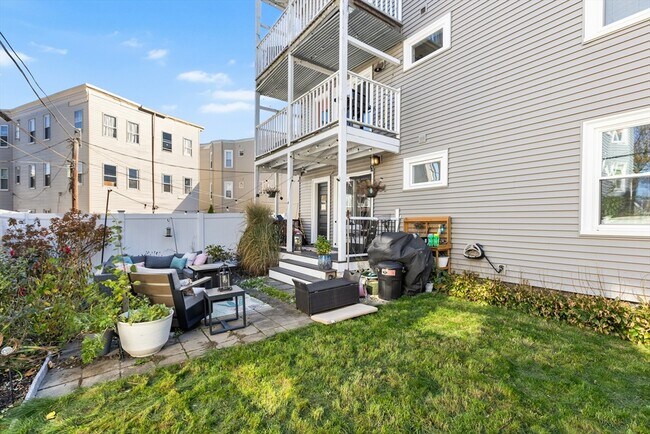 Building Photo - 46 Semont Rd