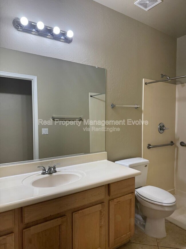 Building Photo - 15440 W Jefferson St