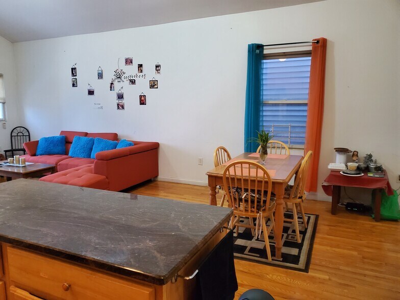 Building Photo - 49 Nelson Ave