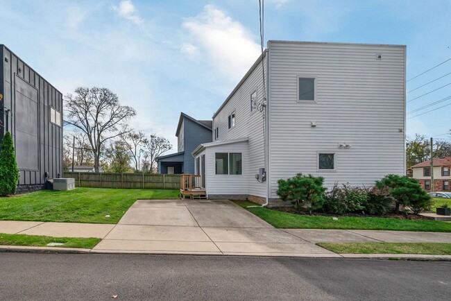 Building Photo - Stunning Modern Living in East Nashville