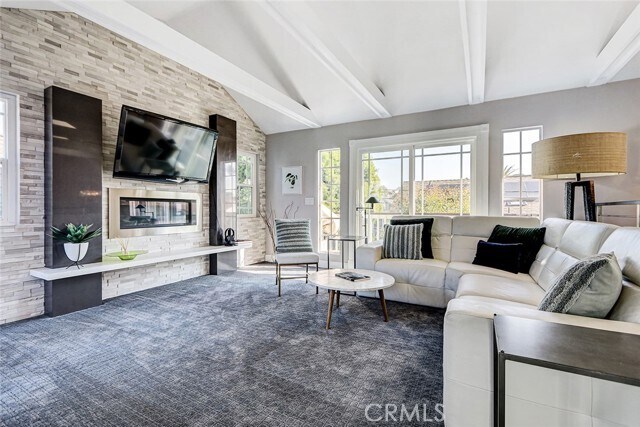 Building Photo - 718 S Broadway