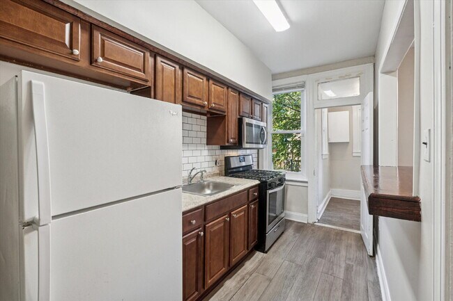 Building Photo - 3 Bedroom Home Ready for Rent!