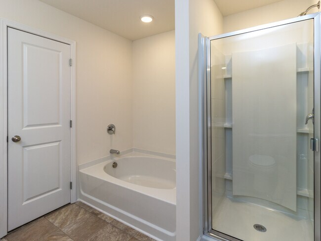 Building Photo - 4831 Birchcrest Ln