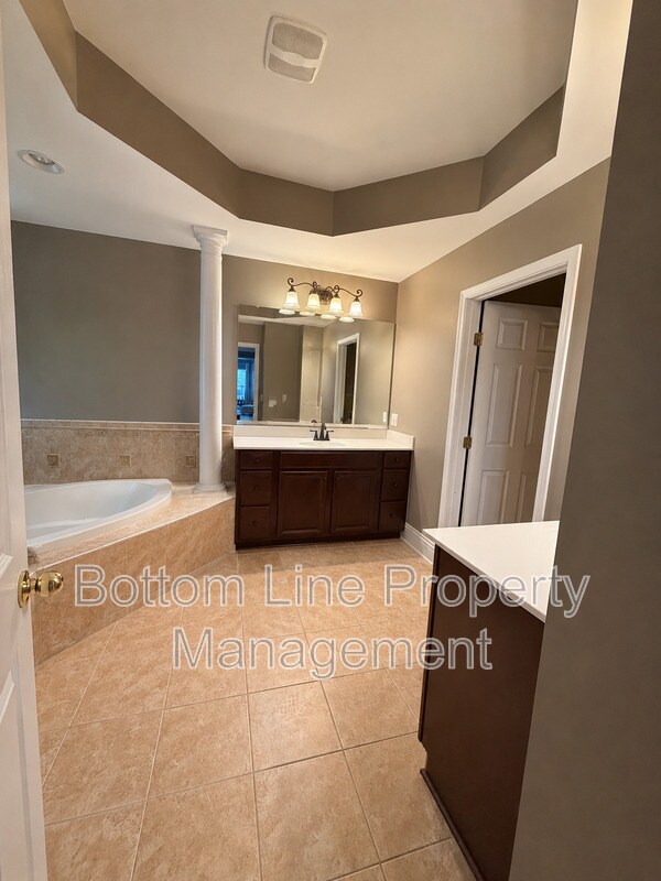 Building Photo - 8045 Talcott Dr