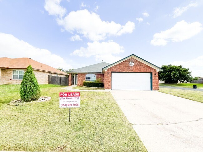 Available NOW This home is centrally loca... - Available NOW  This home is centrally loca...