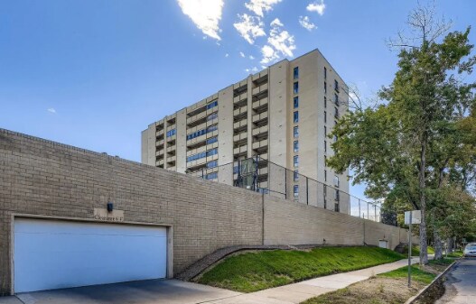 Building Photo - 800 N Pearl St