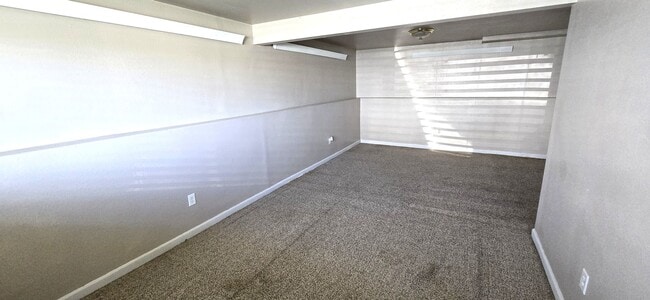 Building Photo - 5 Bedroom, 2 Bathroom Home For Rent In Wes...