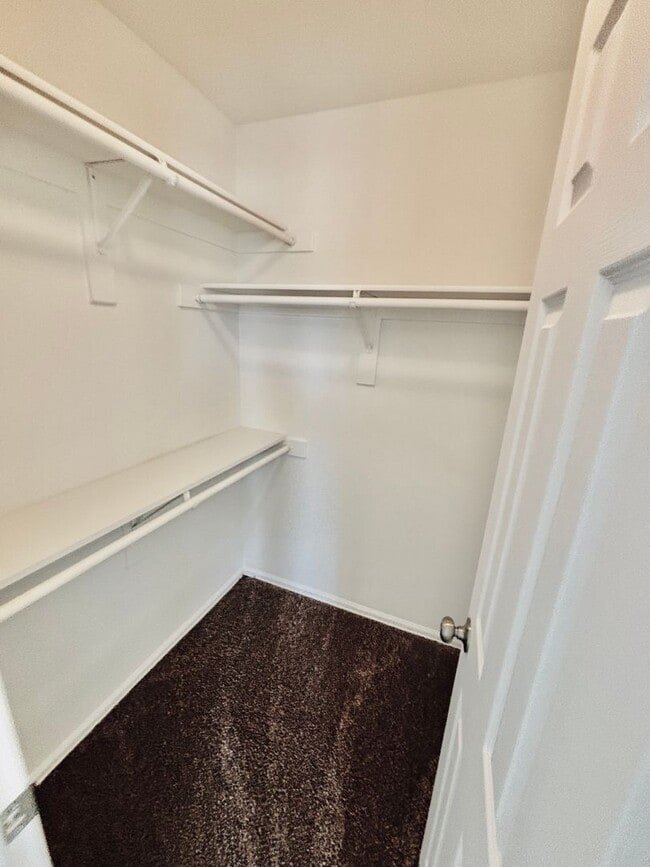Building Photo - Upper 2 bed, 2 bath Condo on Leland for rent!