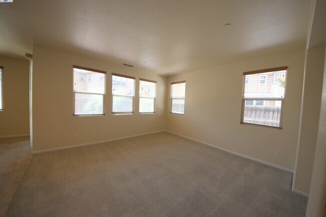 Building Photo - 549 Chaparral Loop