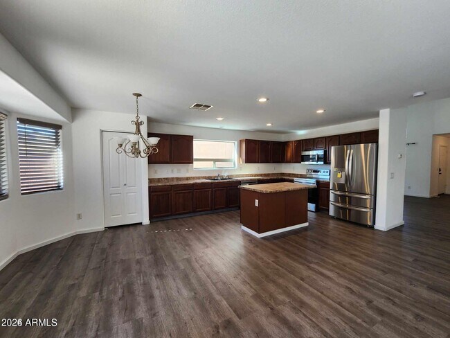 Building Photo - 42065 W Hillman Dr