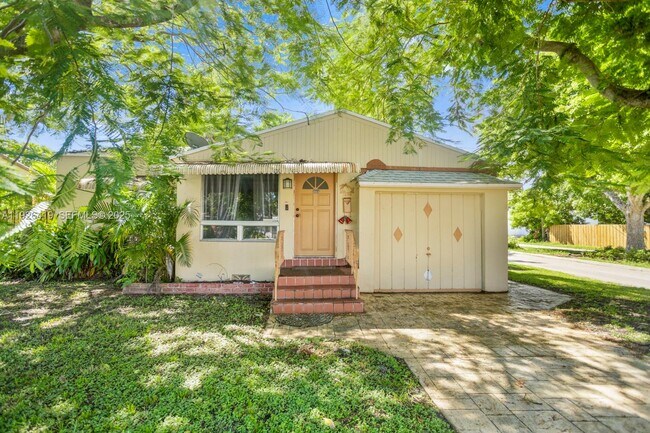 Primary Photo - 1644 Arthur St