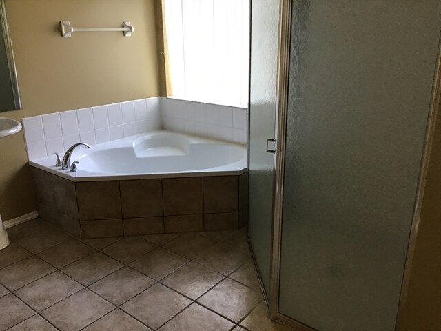 Building Photo - 922 Lake Biscayne Way