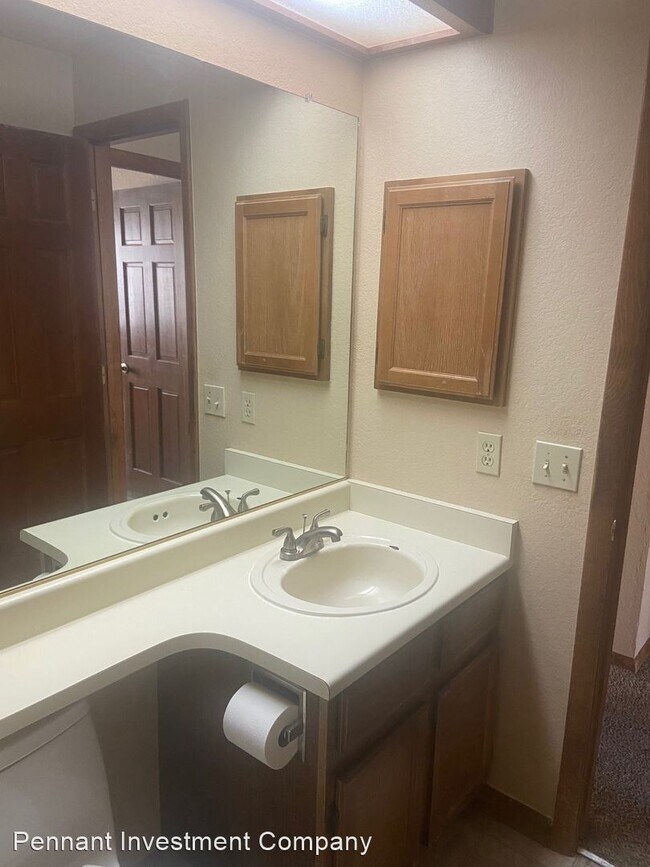 Building Photo - 2 br, 2 bath House - 5914 Gunbarrel Ave #E