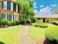 Building Photo - **Huge 3 Bed 3 Bath with Office and Bonus ...
