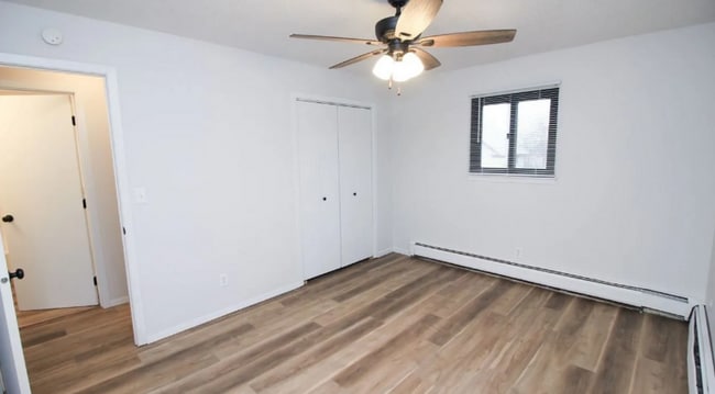 Building Photo - Renovated 2 Bedroom Downtown Sioux Falls!