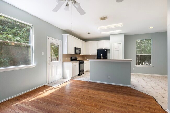 Building Photo - 229 Summerhaze Cir