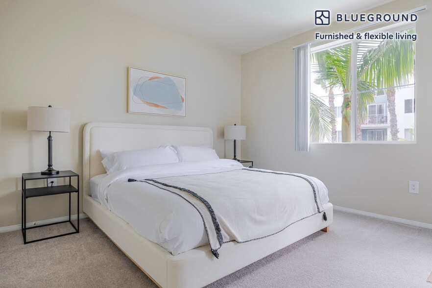 Building Photo - 5535 Westlawn Ave