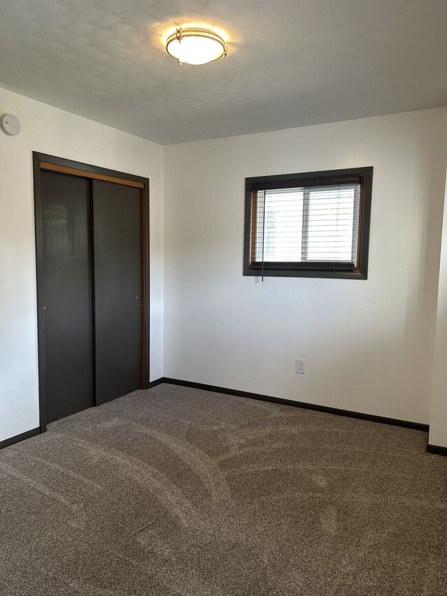 Building Photo - MMA Properties 920