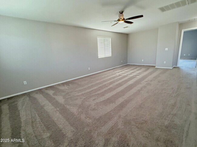 Building Photo - 2528 E Meadow Creek Way