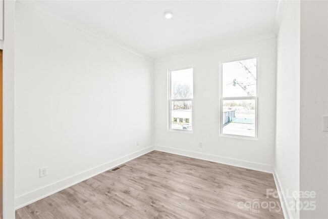 Building Photo - 425 Blairhill Rd