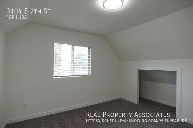 Building Photo - 3104 S 7th St