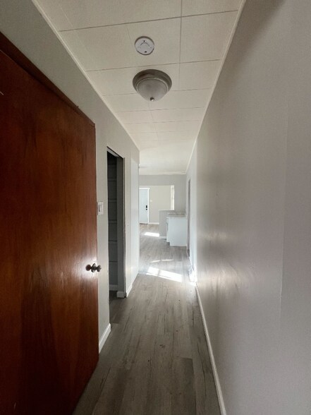 Building Photo - 10180 Count Dr