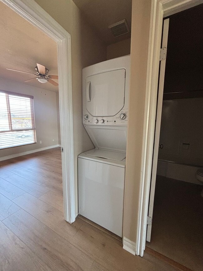 Building Photo - Charming 2 Bedroom, 1 Bathroom Apartment in a Convenient Location