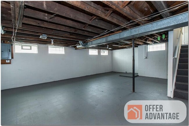Building Photo - 638 E 240th St